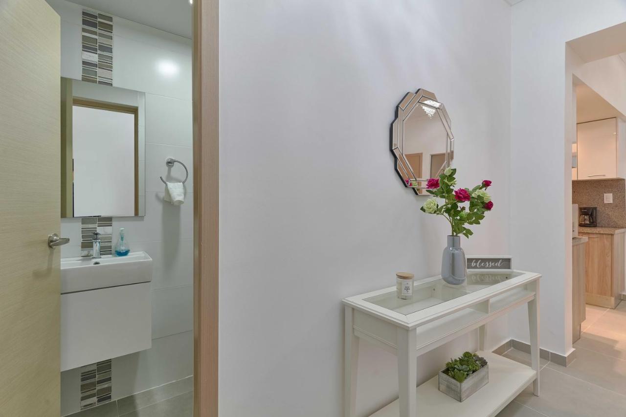 Dom. Rep. Exclusive 2 Bed Apt. Evaristo Morales Santo Domingo Luaran gambar