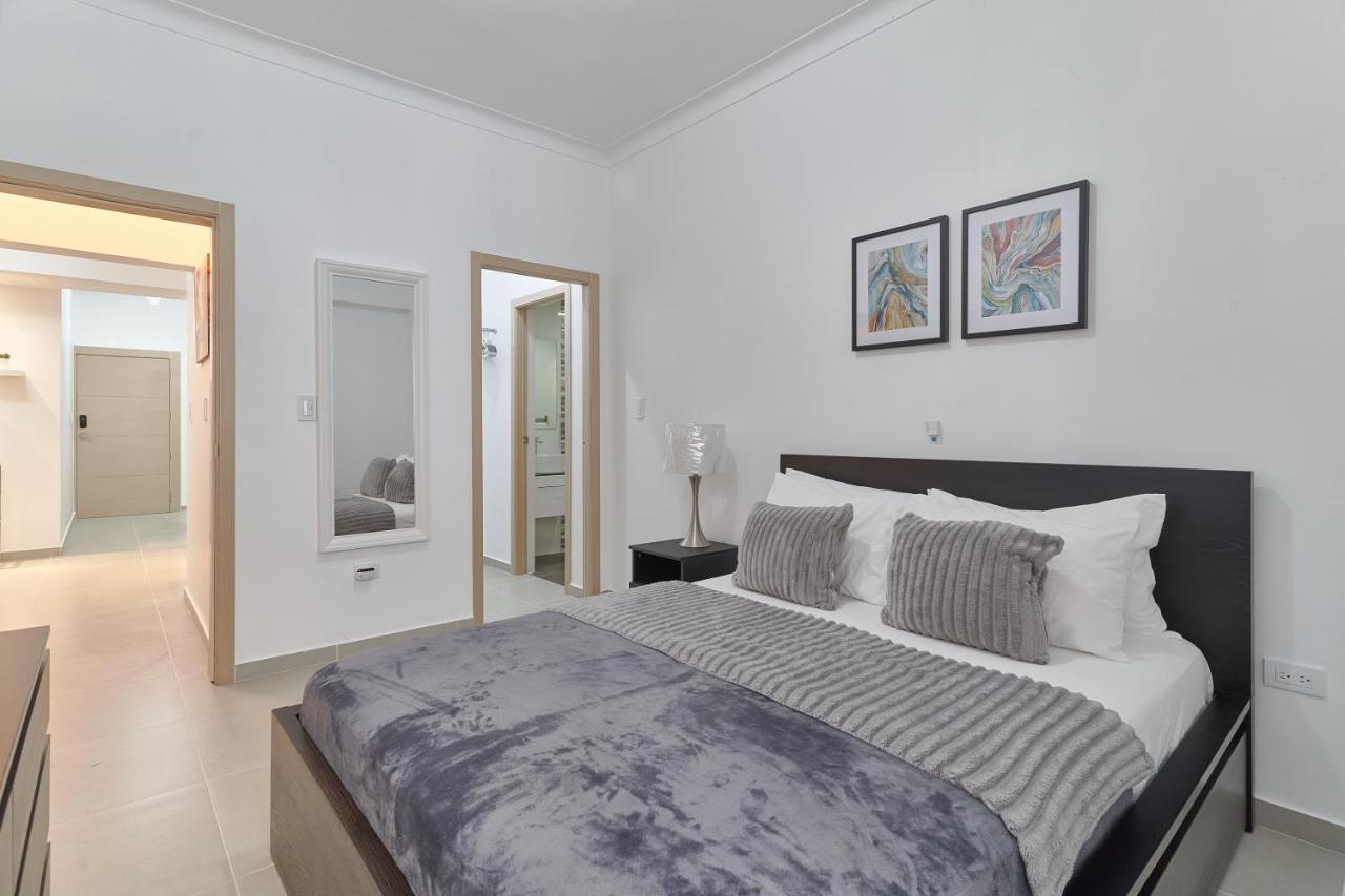 Dom. Rep. Exclusive 2 Bed Apt. Evaristo Morales Santo Domingo Luaran gambar