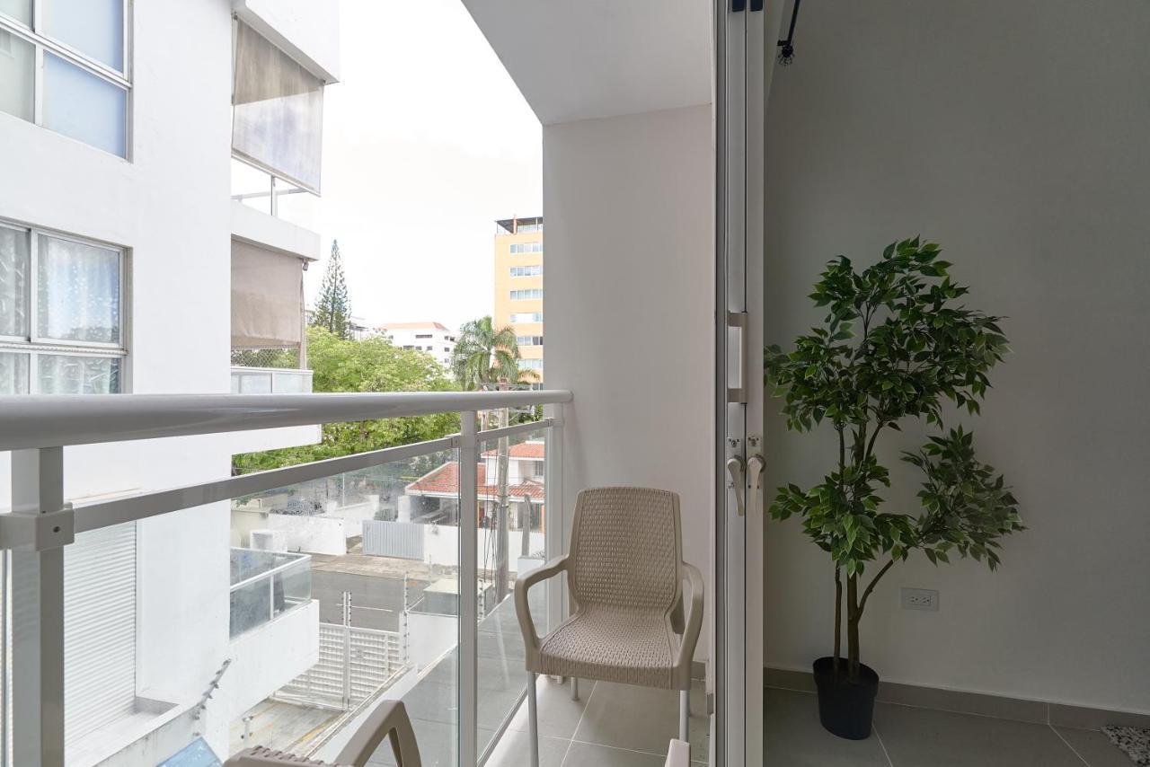Dom. Rep. Exclusive 2 Bed Apt. Evaristo Morales Santo Domingo Luaran gambar