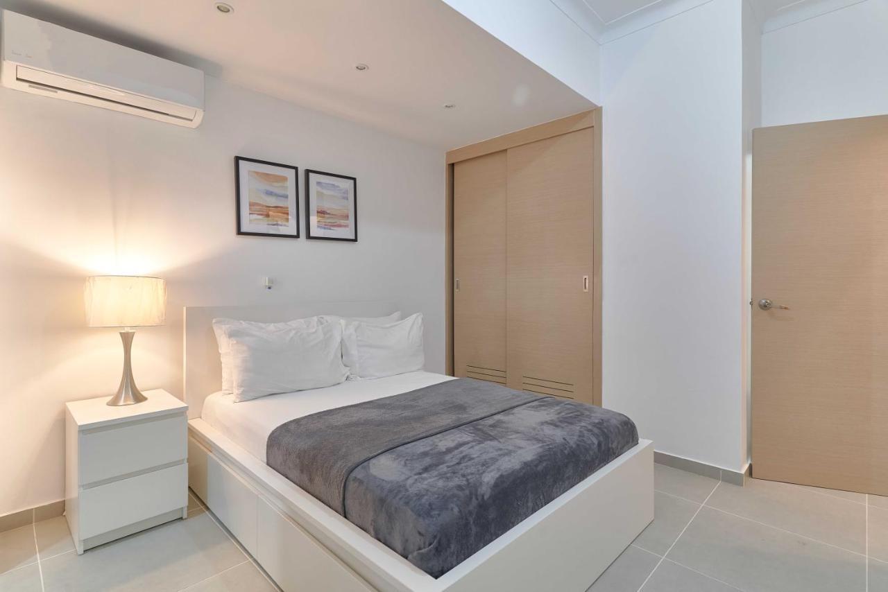Dom. Rep. Exclusive 2 Bed Apt. Evaristo Morales Santo Domingo Luaran gambar